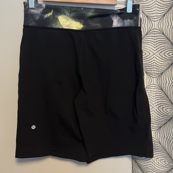 Lululemon Still shorts - Picture 2 of 3